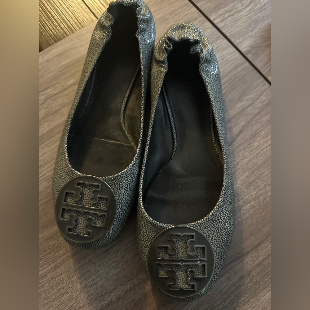 Tory Burch Textured Reva Flats in Gray Size 8 Like New